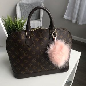 “trade pending with @designeraddictz “